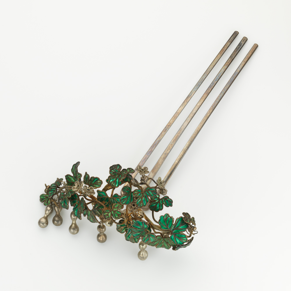 ひょうたん模様の簪（明治後期から大正期頃）/ An ornamental hairpin with gourd patterns (late 1800s - around 1920)