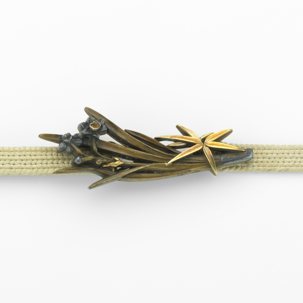水仙の帯留め（大正から昭和初期）/ Daffodil obi-sash clip (around 1912 - 1930)